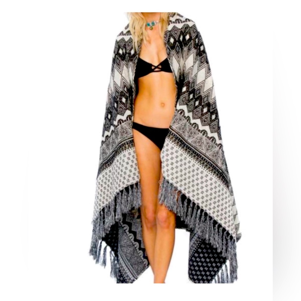 Black with metallic thread. Beach Blanket or throw. NWOT